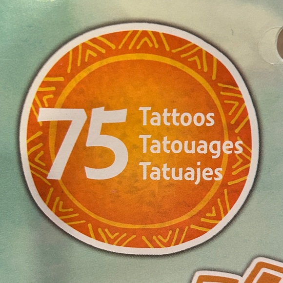 Disney 100+ pc Moana Party Supplies with Colorful Leis - Picture 7 of 12